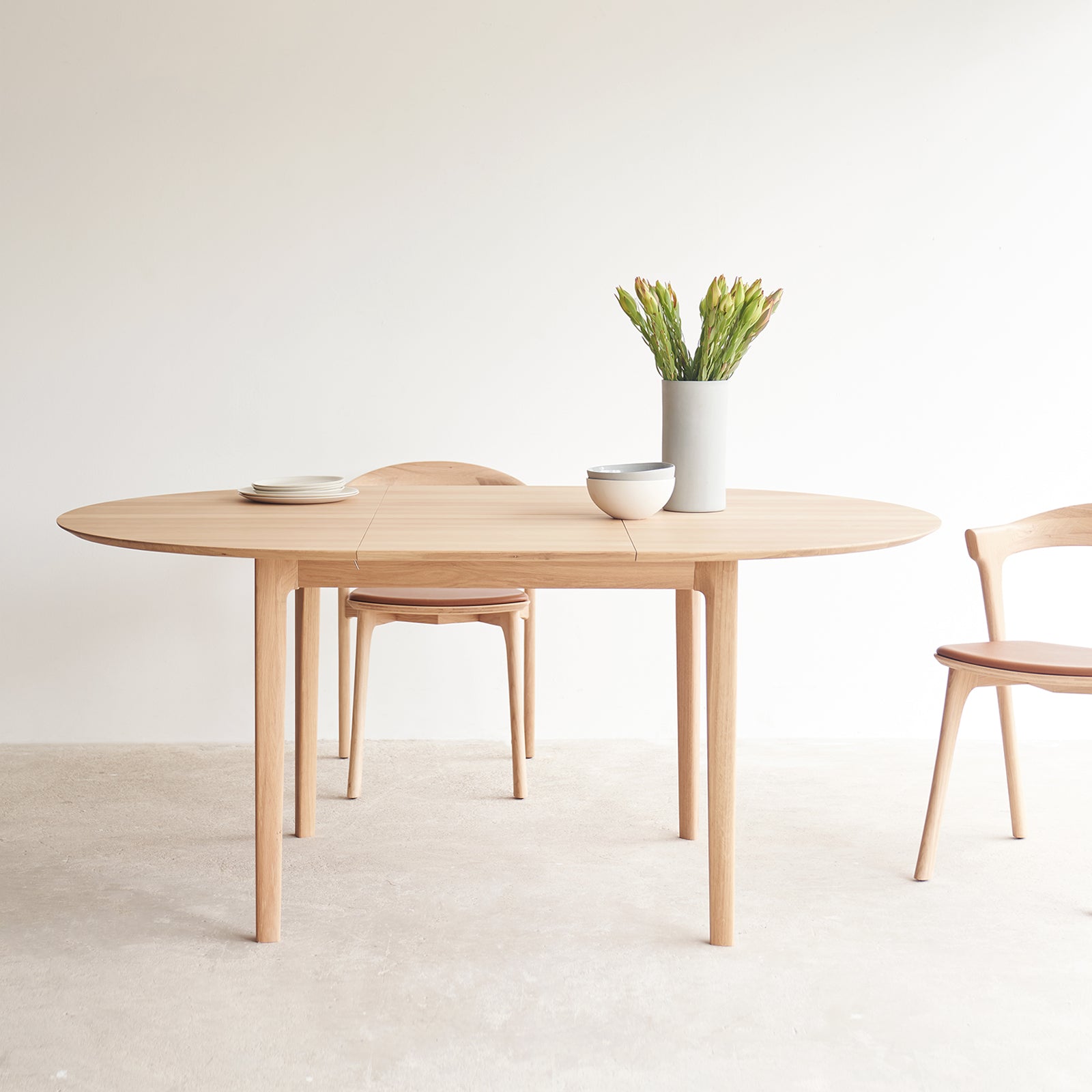 Round oak deals extending dining table