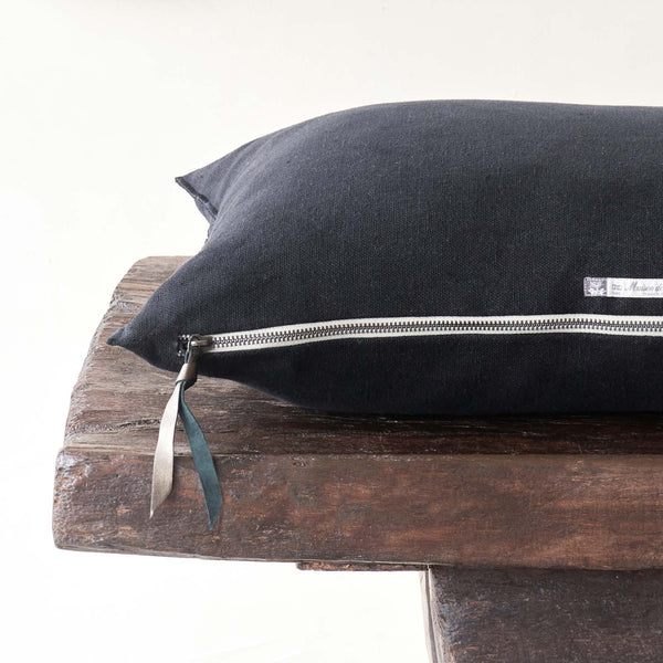 Cushion Black Line | Noir