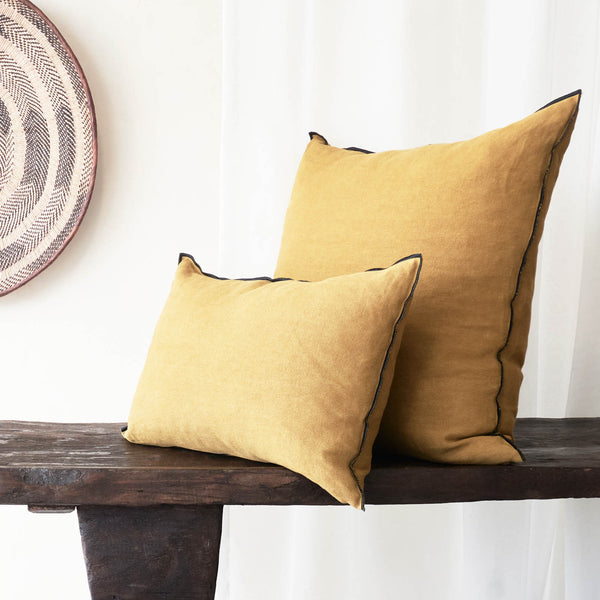 Cushion Black Line | Ocre